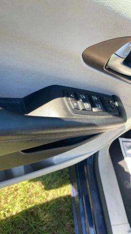 Photo of 2017 Blue Chrysler Pacifica
