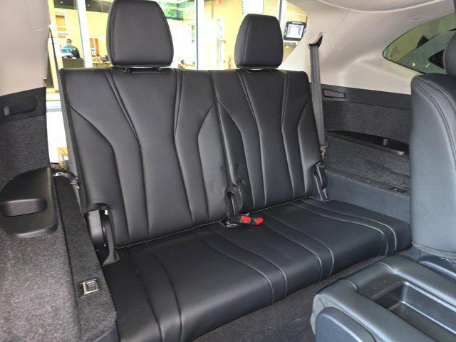 Photo of 2023 Platinum White Pearl Acura MDX