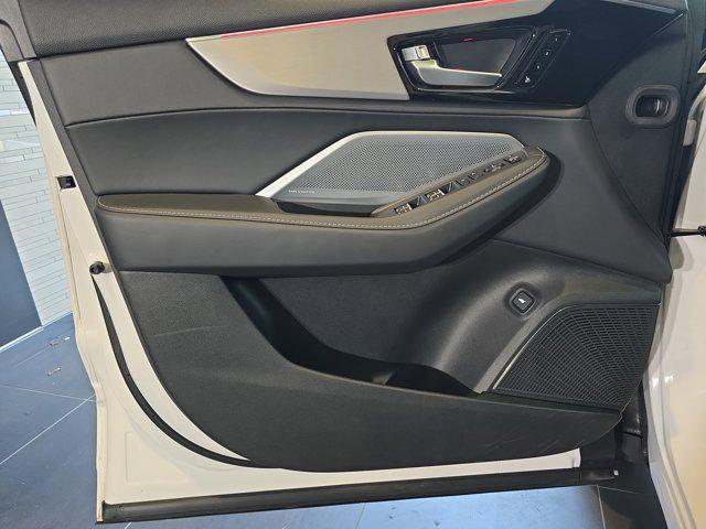 Photo of 2025 Platinum White Pearl Acura MDX