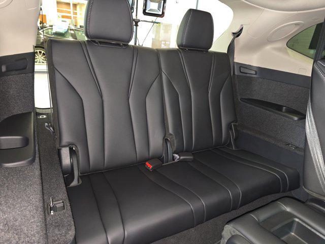 Photo of 2025 Platinum White Pearl Acura MDX