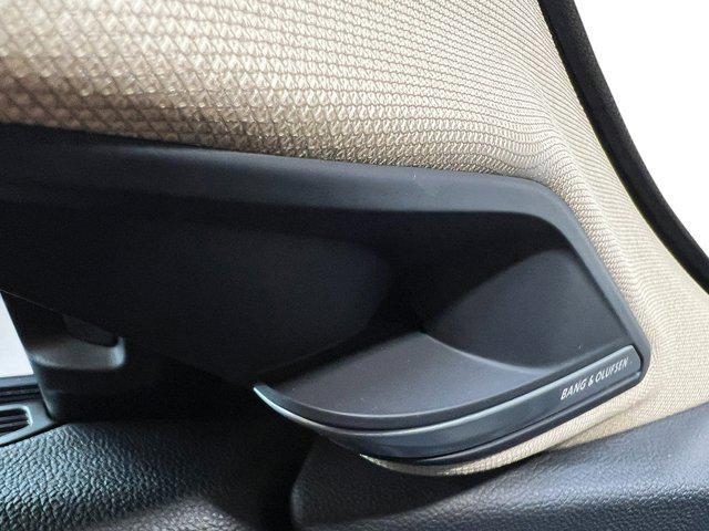 Photo of 2025 Platinum White Pearl Acura MDX