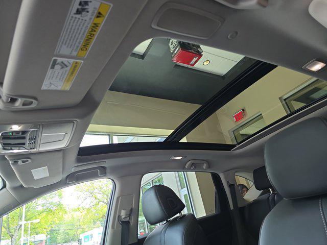 Photo of 2025 Solar Silver Metallic Acura RDX