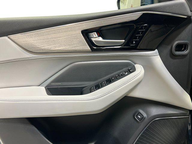 Photo of 2026 Solar Silver Metallic Acura MDX