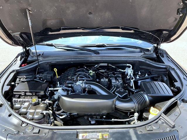 Photo of 2023 DB Black Crystal Clearcoat Dodge Durango