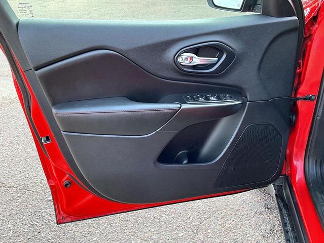 Photo of 2019 Firecracker Red Clearcoat Jeep Cherokee