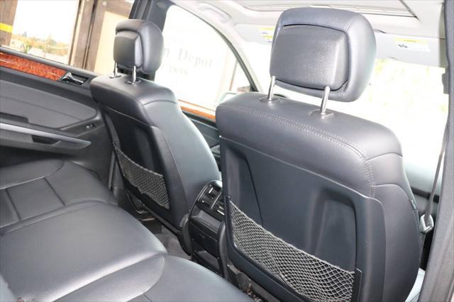 Photo of 2009 Pewter Mercedes-Benz M-Class
