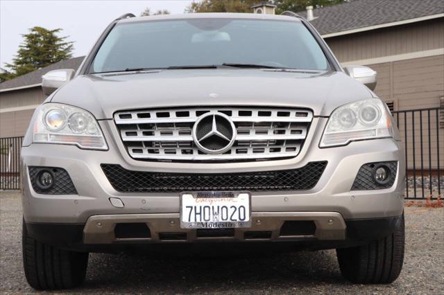 Photo of 2009 Pewter Mercedes-Benz M-Class