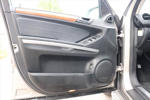 Photo of 2009 Pewter Mercedes-Benz M-Class