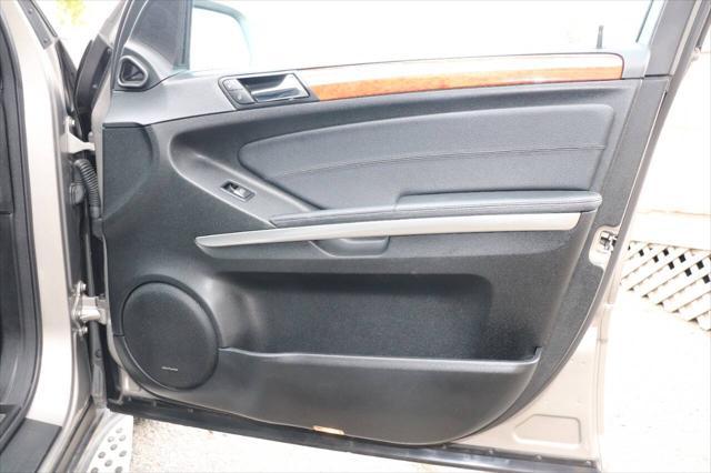 Photo of 2009 Pewter Mercedes-Benz M-Class