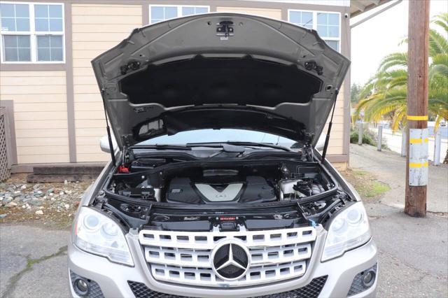Photo of 2009 Pewter Mercedes-Benz M-Class
