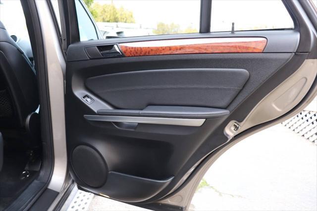 Photo of 2009 Pewter Mercedes-Benz M-Class