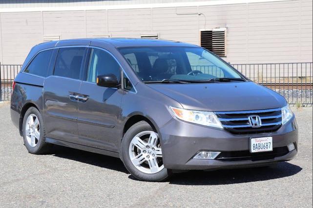 Photo of 2013 Polished Metal Metallic Honda Odyssey