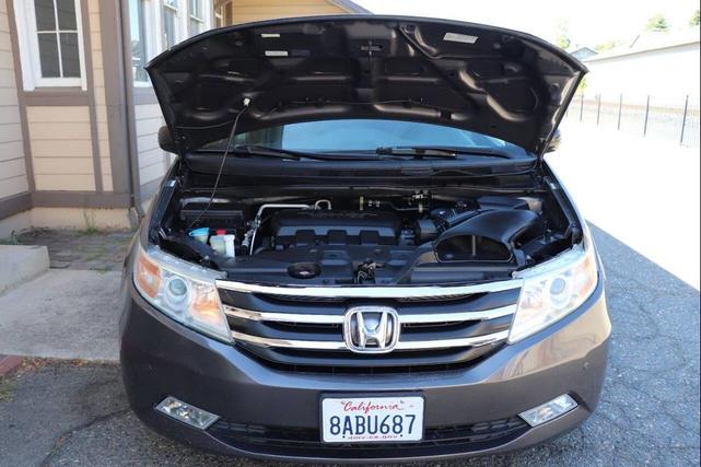Photo of 2013 Polished Metal Metallic Honda Odyssey