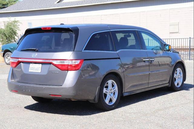 Photo of 2013 Polished Metal Metallic Honda Odyssey