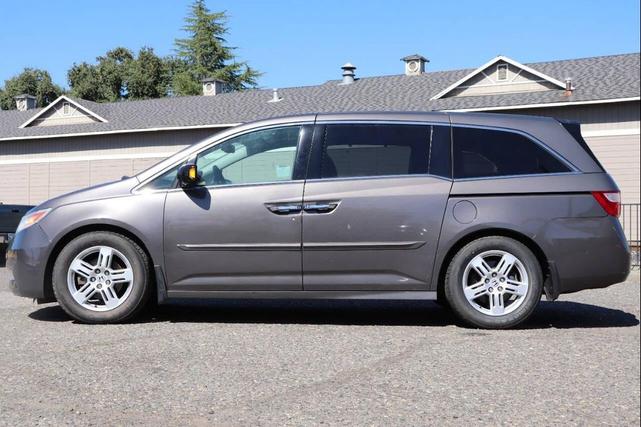Photo of 2013 Polished Metal Metallic Honda Odyssey
