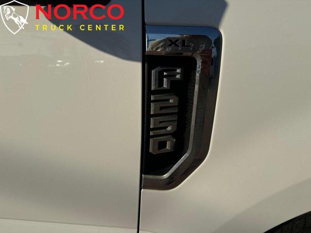 Photo of 2019 Oxford White Ford F-250