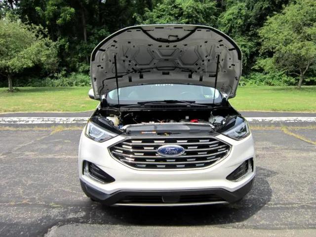 Photo of 2019 White Ford Edge