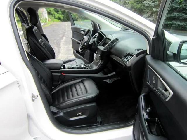 Photo of 2019 White Ford Edge
