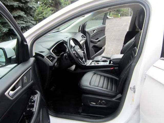 Photo of 2019 White Ford Edge