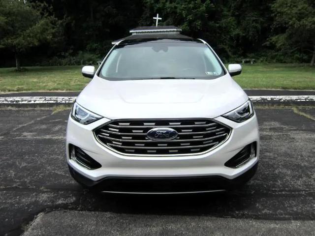 Photo of 2019 White Ford Edge