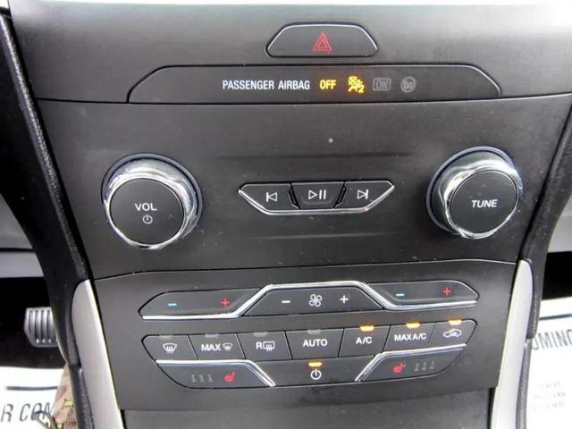 Photo of 2019 White Ford Edge