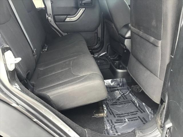 Photo of 2017 Granite Crystal Metallic Clearcoat Jeep Wrangler Unlimited