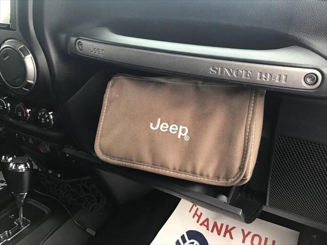 Photo of 2017 Granite Crystal Metallic Clearcoat Jeep Wrangler Unlimited