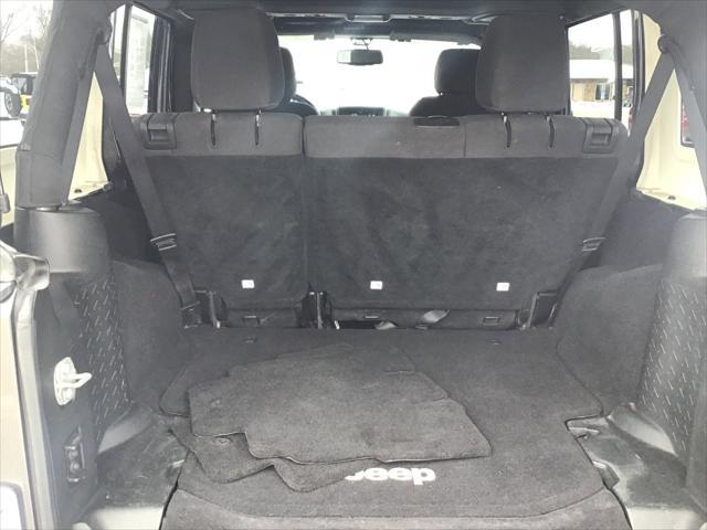 Photo of 2017 Granite Crystal Metallic Clearcoat Jeep Wrangler Unlimited