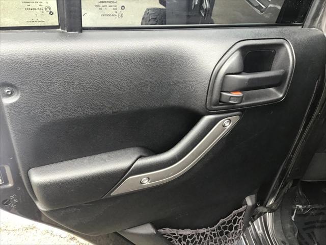 Photo of 2017 Granite Crystal Metallic Clearcoat Jeep Wrangler Unlimited