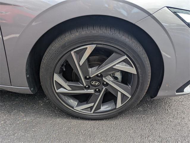 Photo of 2025 Fluid Metal Hyundai ELANTRA