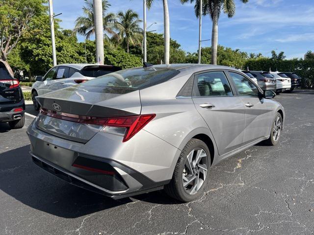 Photo of 2025 Fluid Metal Hyundai ELANTRA
