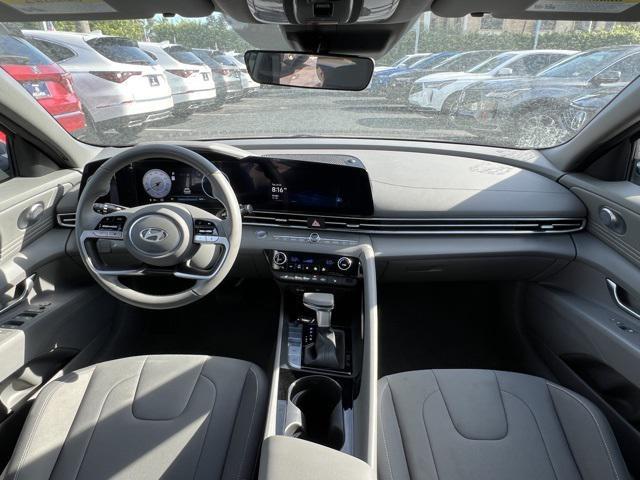 Photo of 2025 Fluid Metal Hyundai ELANTRA