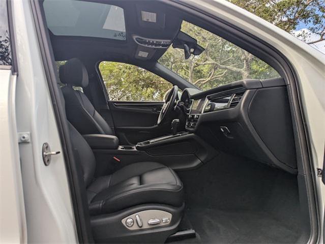Photo of 2024 White Porsche Macan