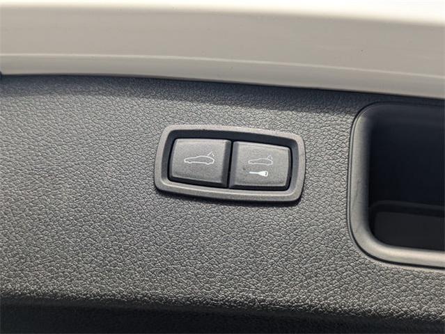 Photo of 2024 White Porsche Macan