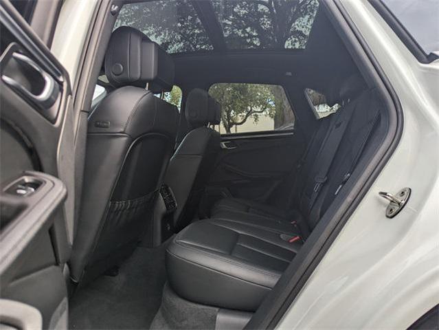 Photo of 2024 White Porsche Macan