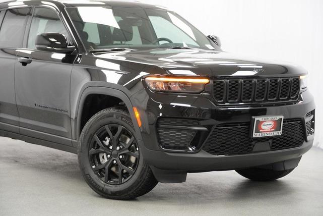 Photo of 2025 Diamond Black Crystal Pearlcoat Jeep Grand Cherokee