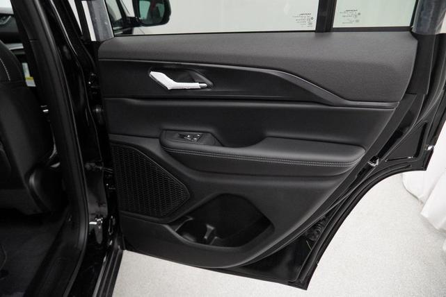 Photo of 2025 Diamond Black Crystal Pearlcoat Jeep Grand Cherokee