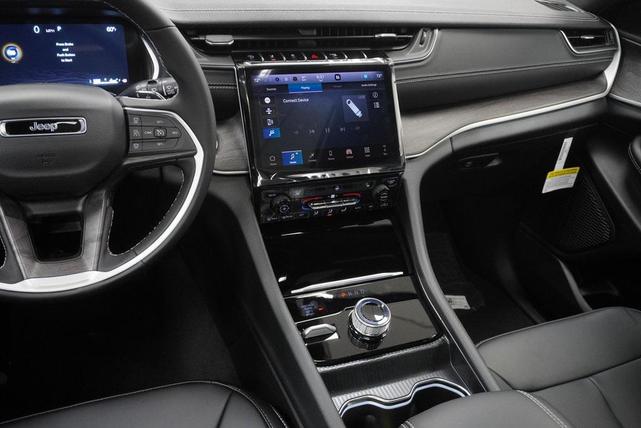 Photo of 2025 Diamond Black Jeep Grand Cherokee L