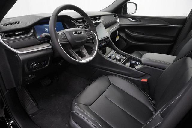Photo of 2025 Diamond Black Jeep Grand Cherokee L