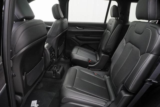 Photo of 2025 Diamond Black Jeep Grand Cherokee L