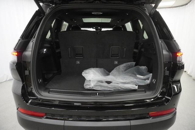 Photo of 2025 Diamond Black Jeep Grand Cherokee L