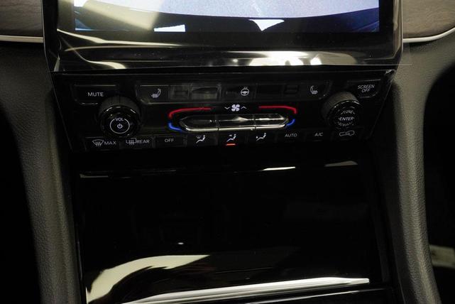 Photo of 2025 Diamond Black Jeep Grand Cherokee L