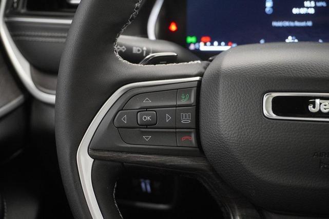Photo of 2025 Diamond Black Jeep Grand Cherokee L
