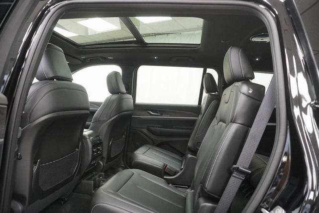 Photo of 2025 Diamond Black Jeep Grand Cherokee L