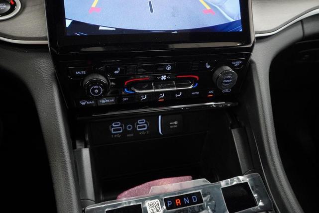 Photo of 2025 Diamond Black Crystal Pearlcoat Jeep Grand Cherokee