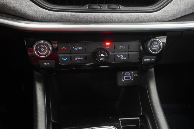 Photo of 2024 Bright White Clearcoat Jeep Compass