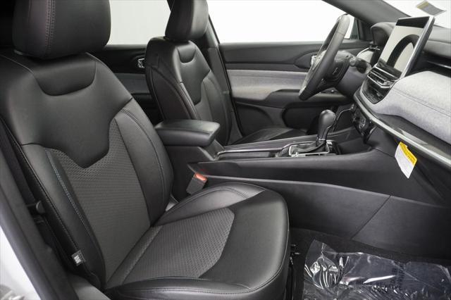 Photo of 2024 Bright White Clearcoat Jeep Compass