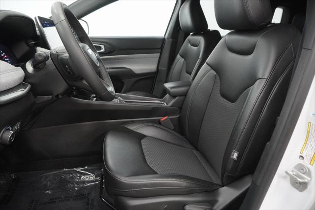 Photo of 2024 Bright White Clearcoat Jeep Compass