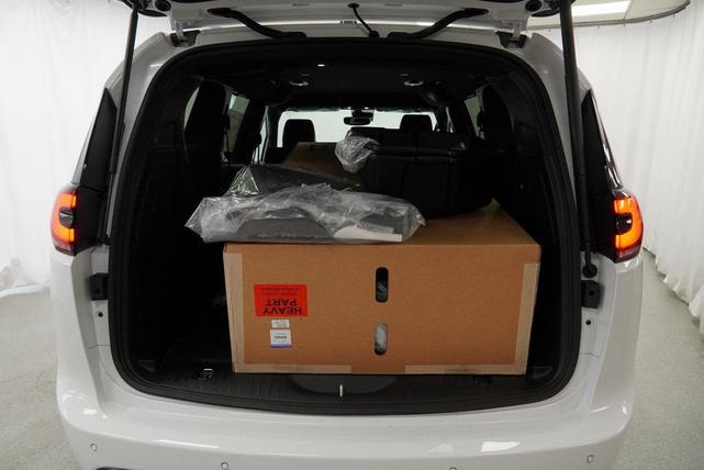 Photo of 2025 Bright White Chrysler Pacifica