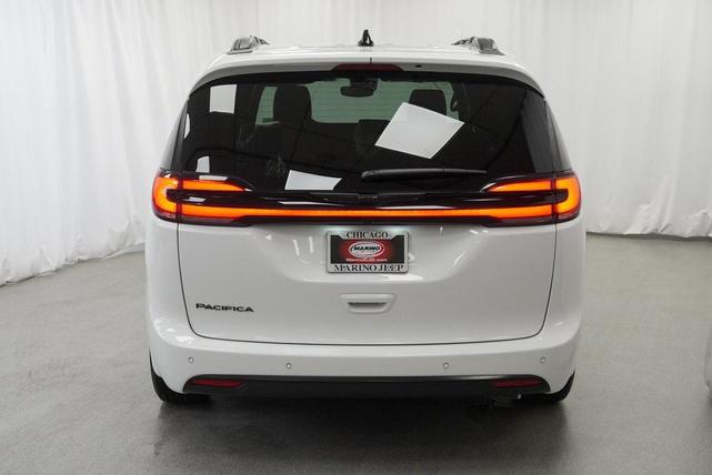 Photo of 2025 Bright White Chrysler Pacifica